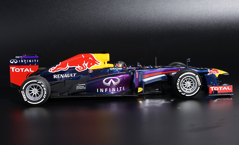 110130201 S.Vettel-Sinner Indian GP 2013-Infiniti Red Bull Racing RB9 Formula One World Champion 2013